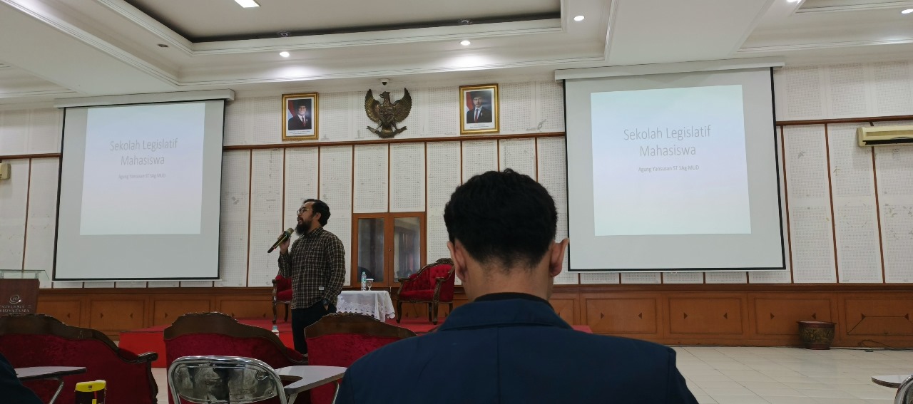 Sekolah Legislatif Mahasiswa 2025: Talkshow, isu MPM dan BEM 1 perwakilan DPRD memberikan materi di Sekolah Legislatif Mahasiswa 2025 (Arsip sEntra)