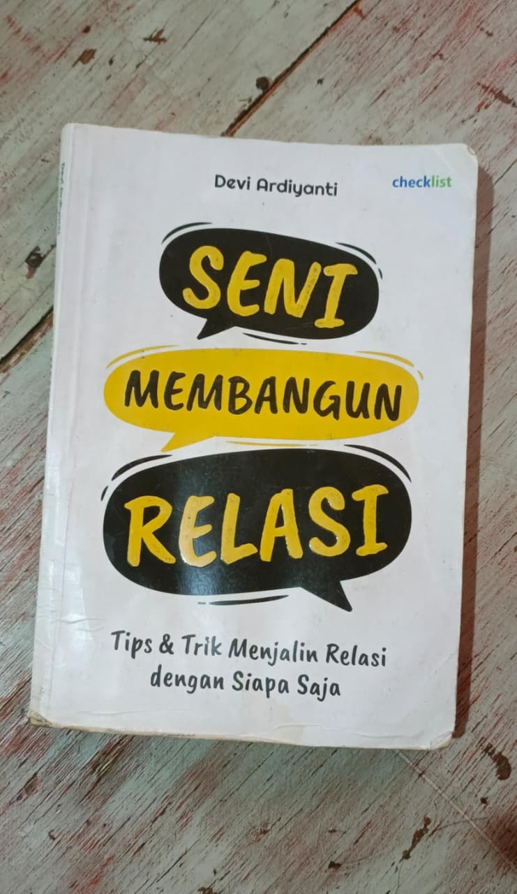 Resensi buku ‘’Seni Mencari Relasi’’ Karya Devi Ardiyanti 1 foto tampilan depan buku ‘’Seni Mencari Relasi’’ Karya Devi Ardiyanti ( arsip sentra)