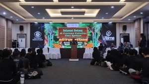 Acara Pratama Fakultas Ilmu Budaya resmi dimulai, ditandai dengan sambutan pembuka di hadapan seluruh peserta (Dokumentasi FIB)