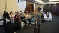 Proses Pelatihan belajar bahasa isyarat